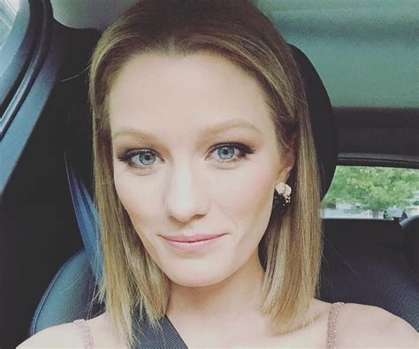 Ashley Hinshaw Biography